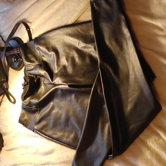 Vegan leather pants - Picture 2 of 3